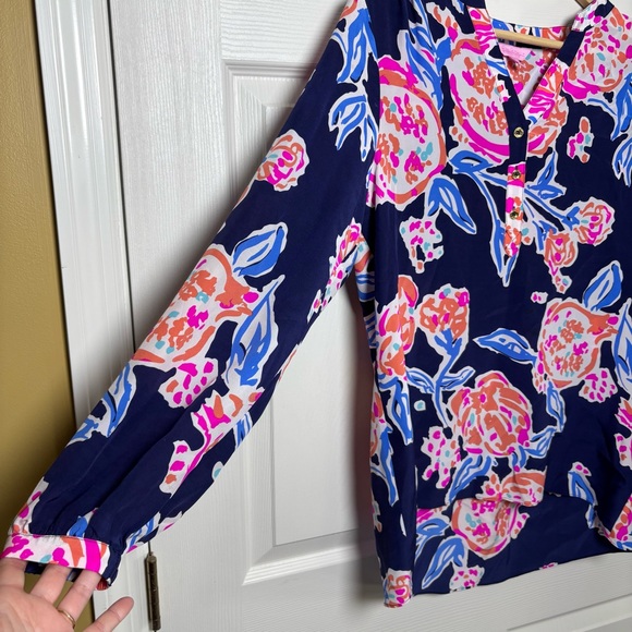 Lilly Pulitzer Alexandra Top Blouse Silk Women's Medium Blue Pink Resort Travel - Picture 4 of 12